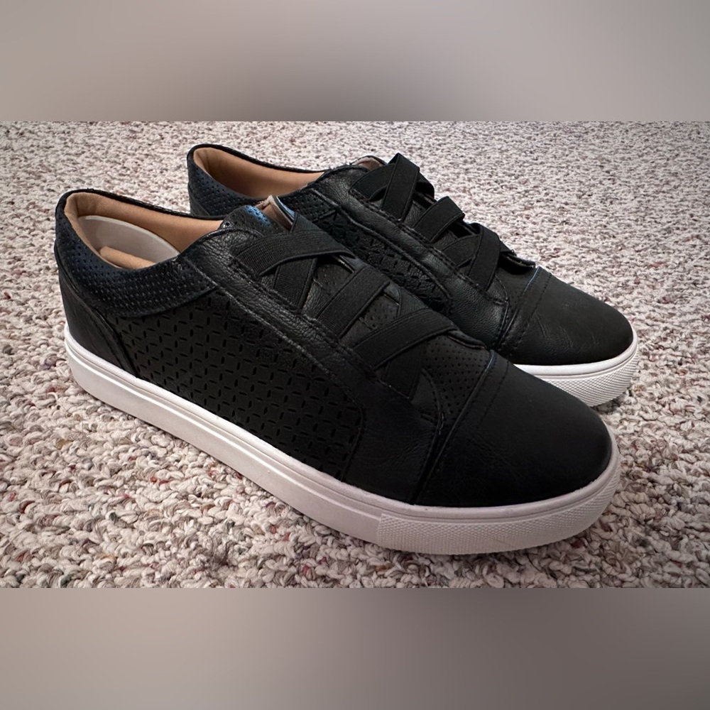 NWT Women Casual Black Slip-On Sneakers DV by Dolce Vita